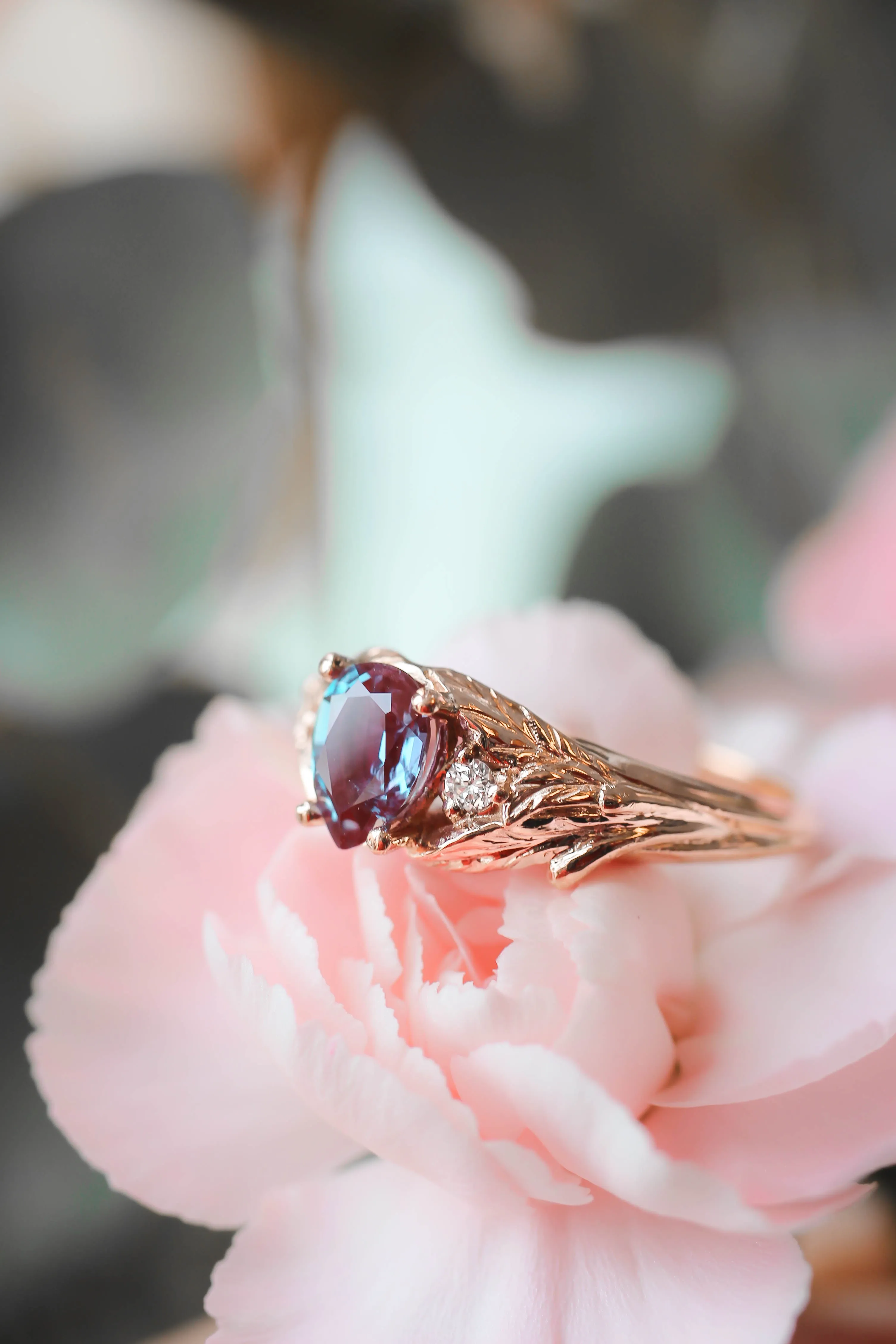 Bridal ring set with alexandrite and diamonds / Wisteria