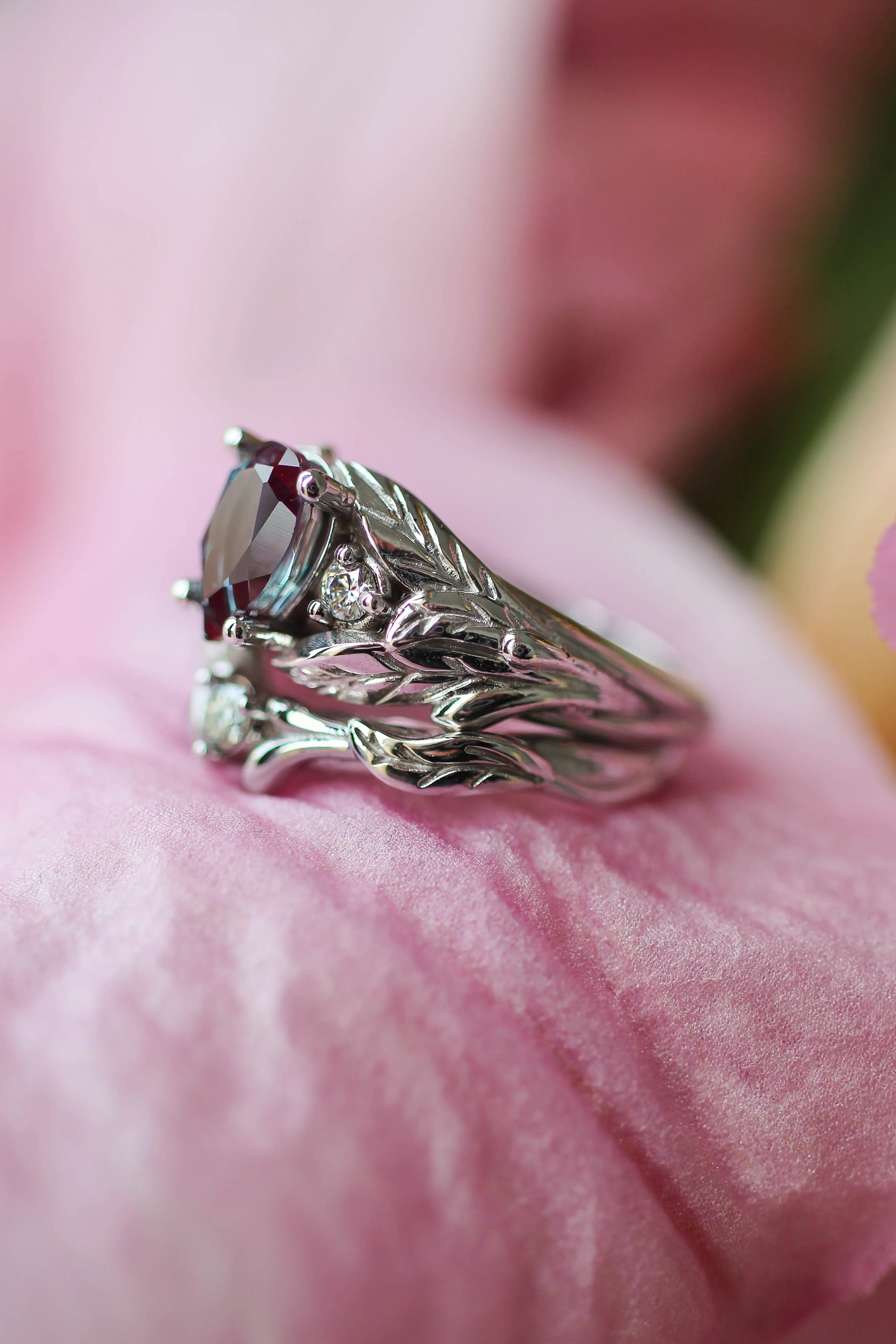 Bridal ring set with alexandrite and diamonds / Wisteria