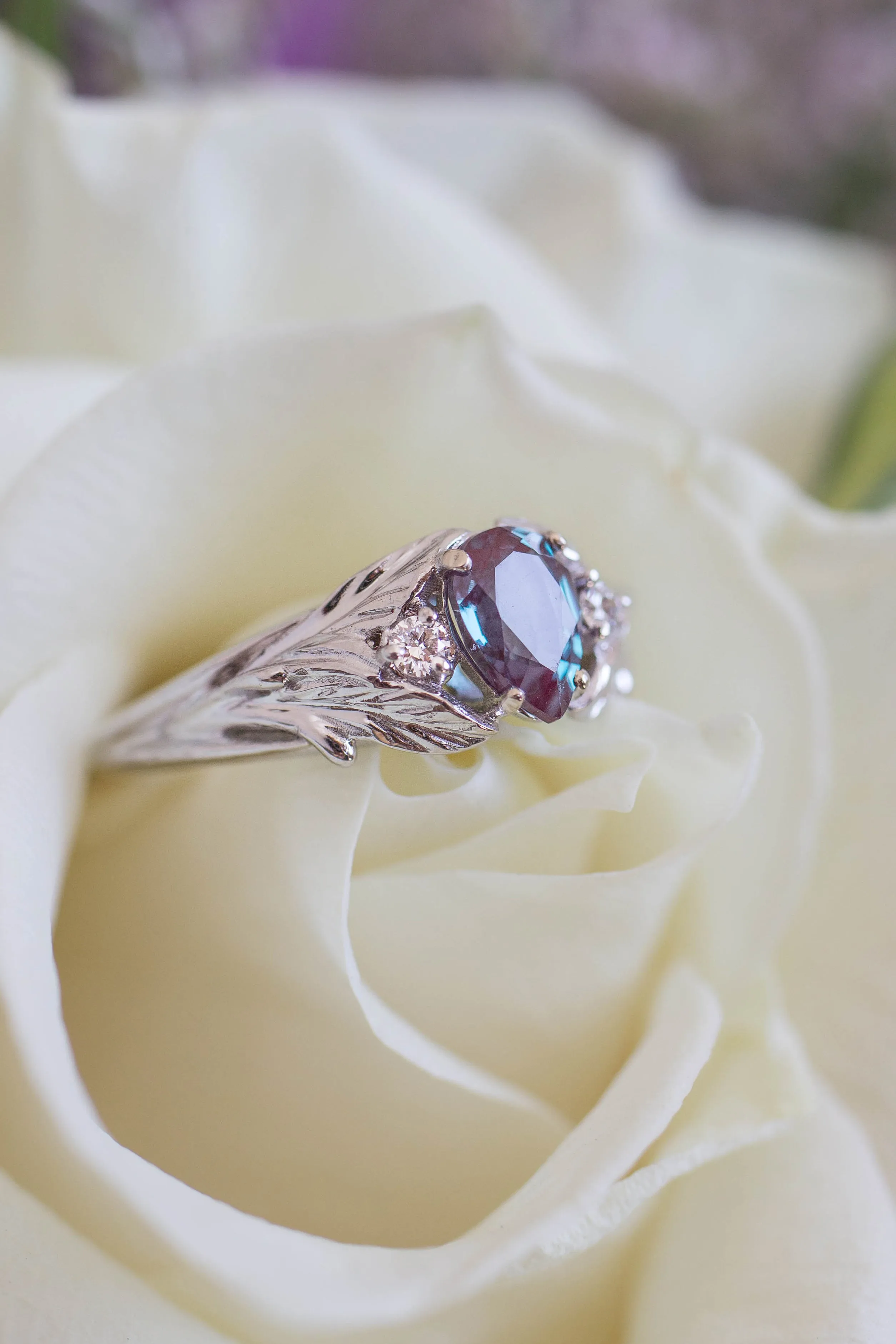 Bridal ring set with alexandrite and diamonds / Wisteria