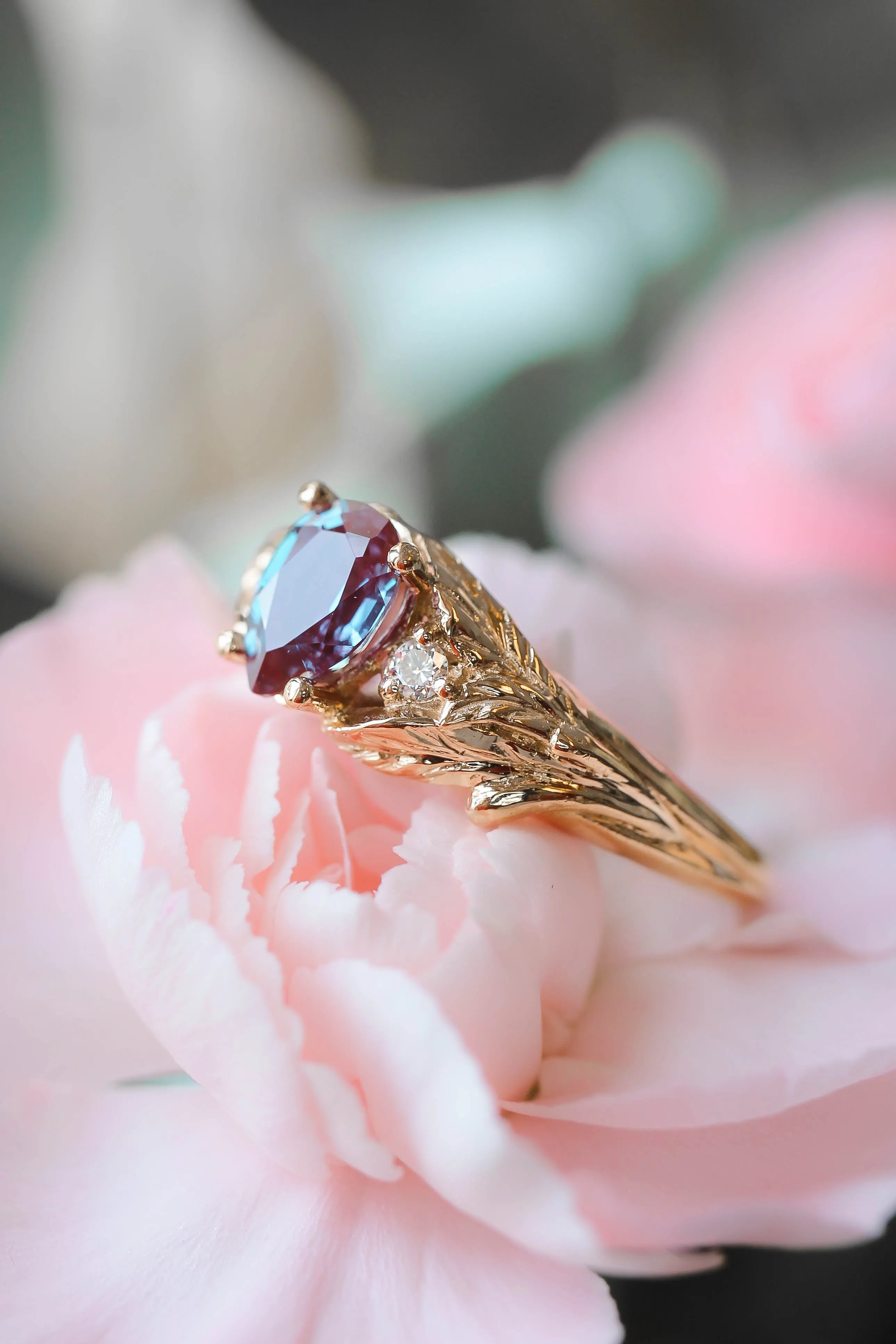 Bridal ring set with alexandrite and diamonds / Wisteria