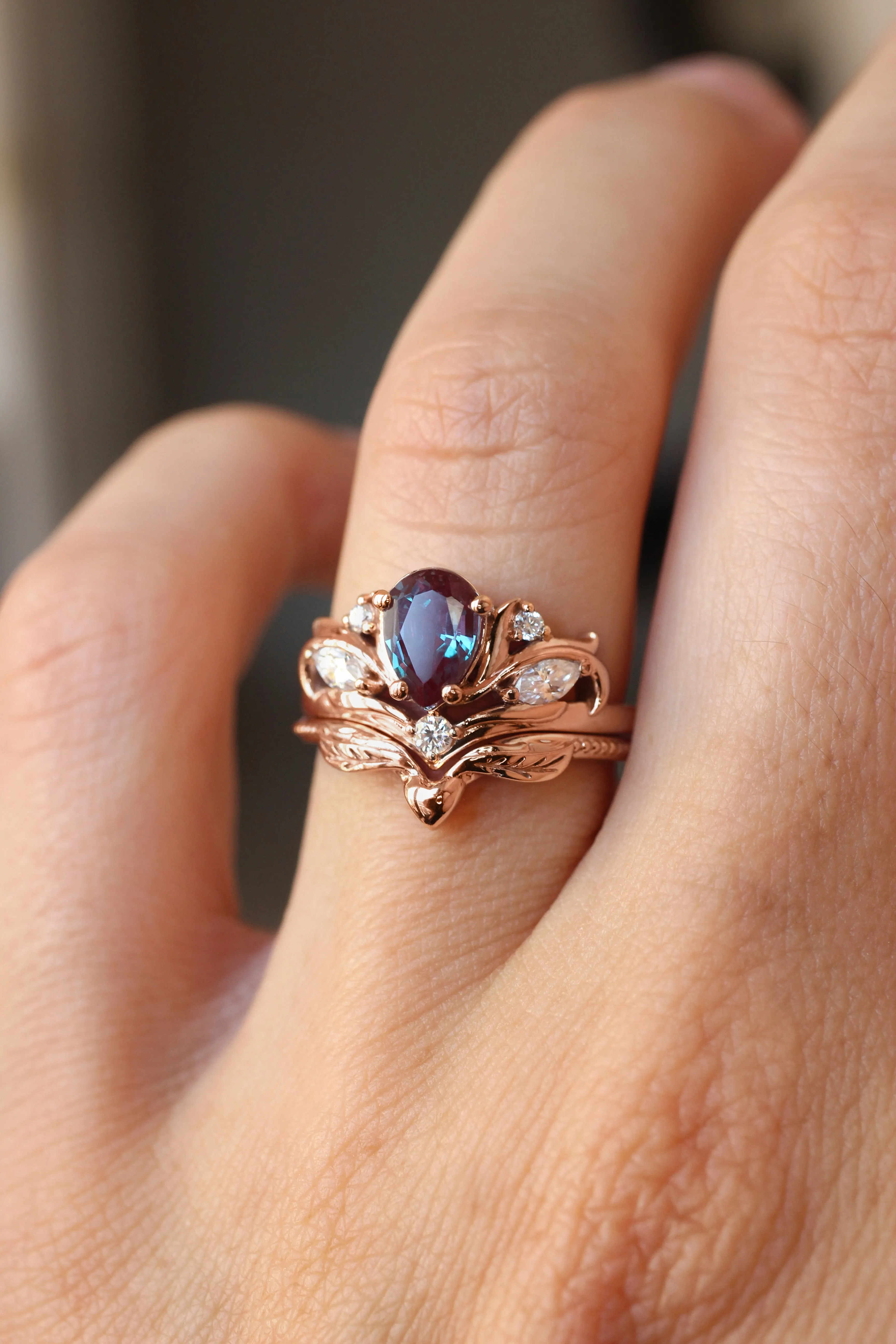 Bridal ring set with pear cut alexandrite / Swanlake