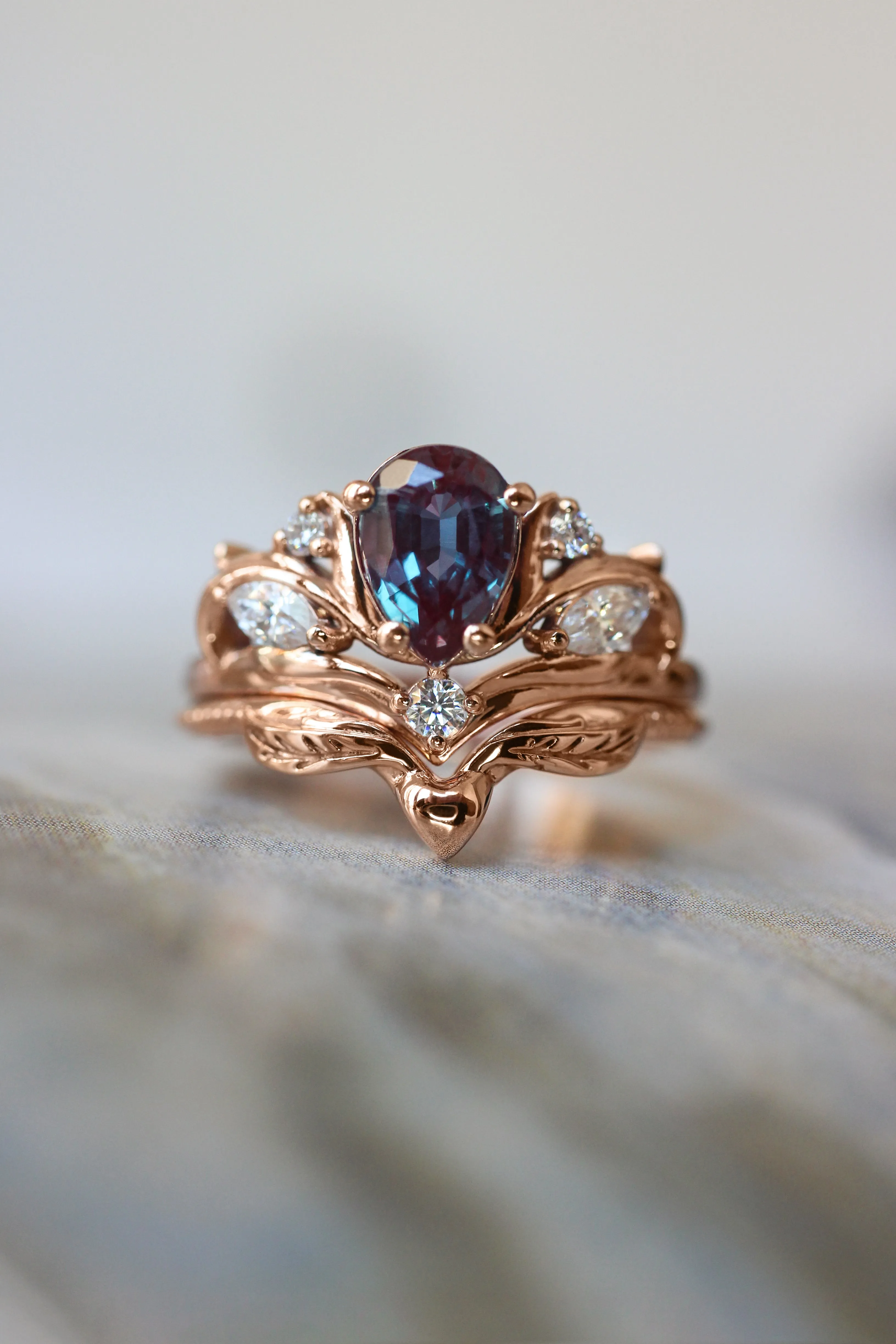 Bridal ring set with pear cut alexandrite / Swanlake