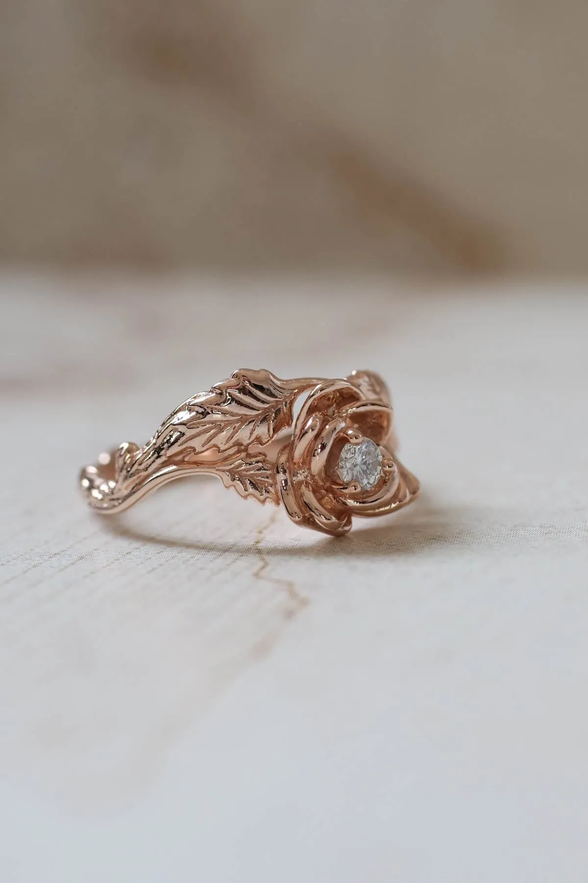 Floral engagement ring in rose gold / Blooming Rose