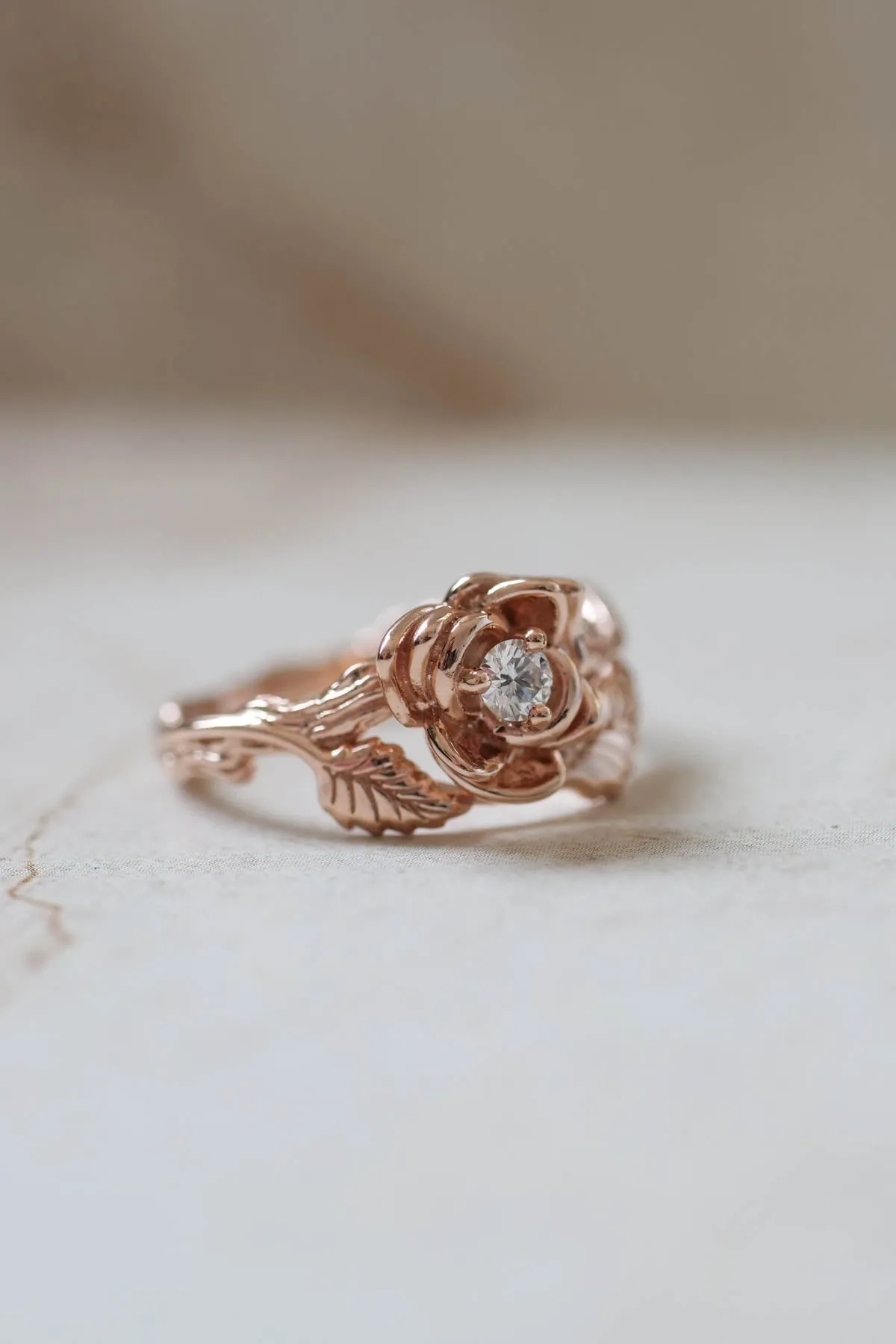 Floral engagement ring in rose gold / Blooming Rose