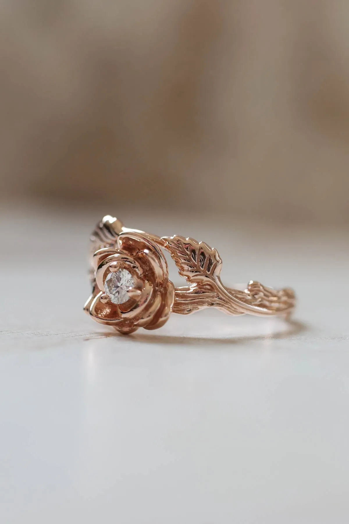 Floral engagement ring in rose gold / Blooming Rose