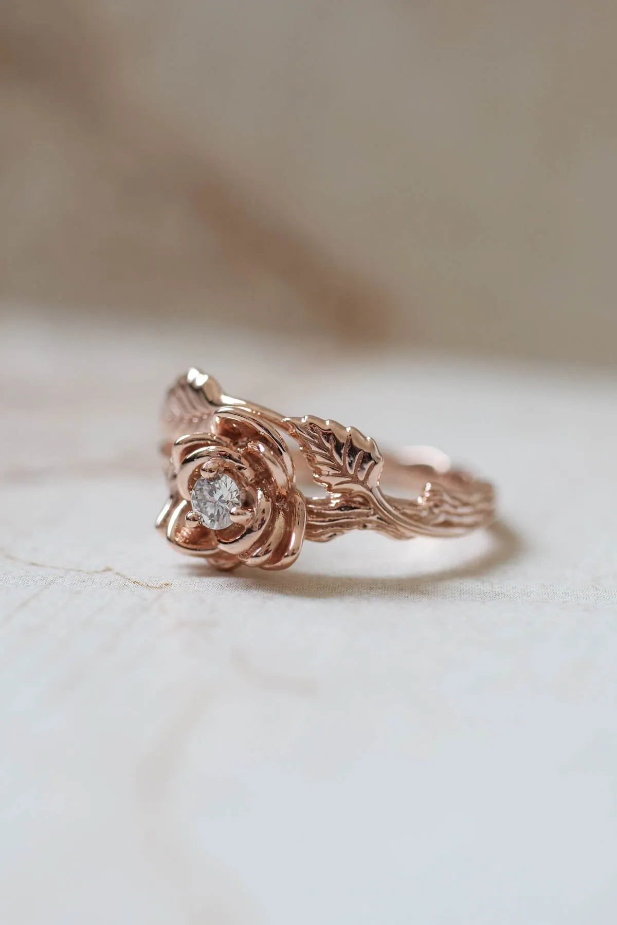 Floral engagement ring in rose gold / Blooming Rose