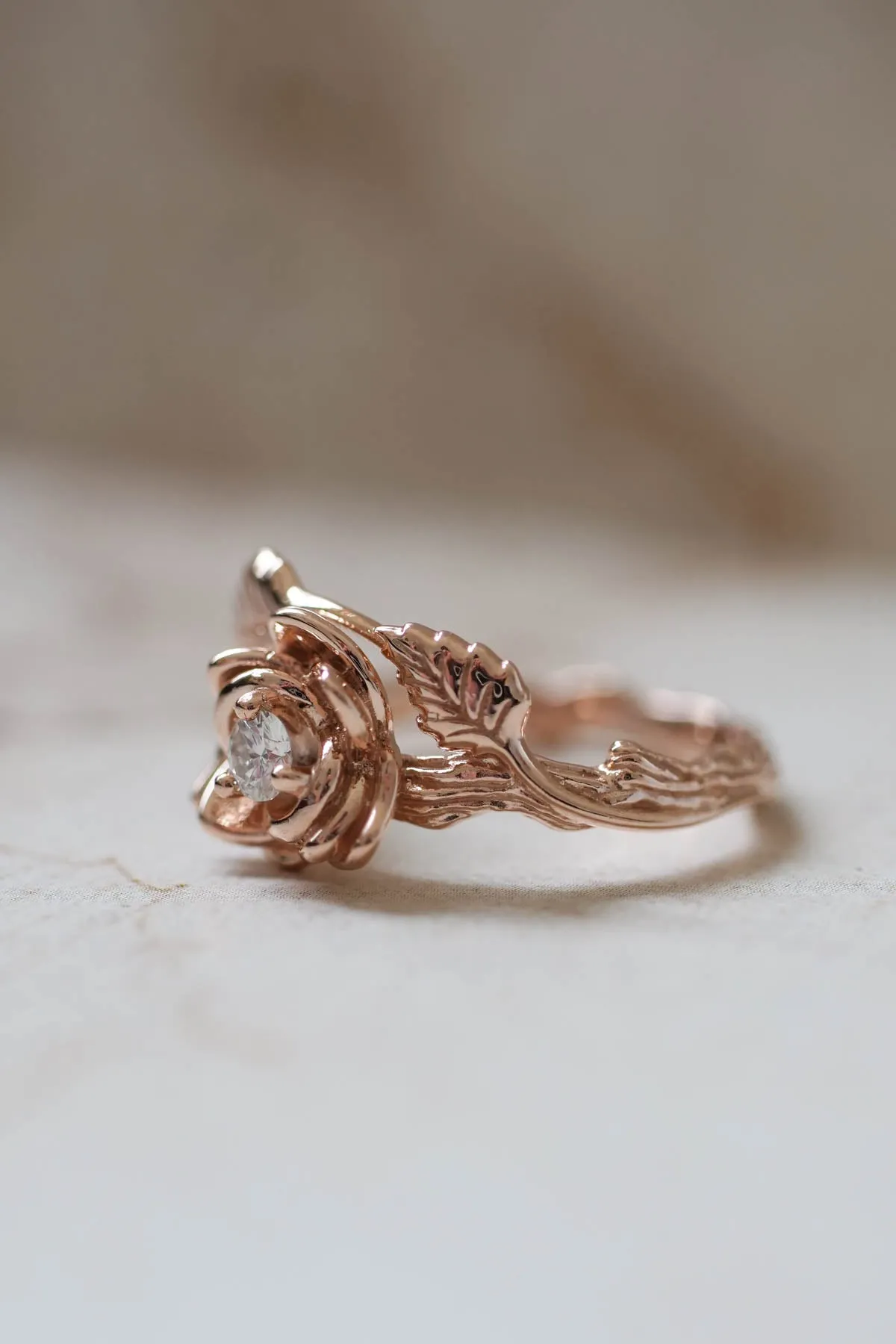Floral engagement ring in rose gold / Blooming Rose
