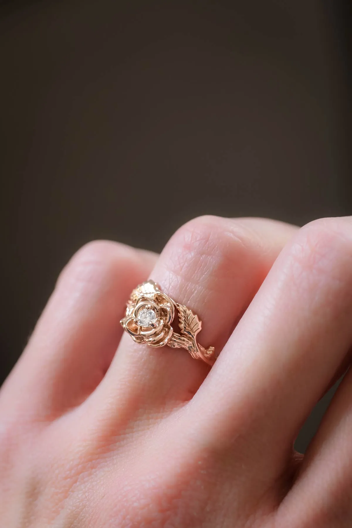 Floral engagement ring in rose gold / Blooming Rose