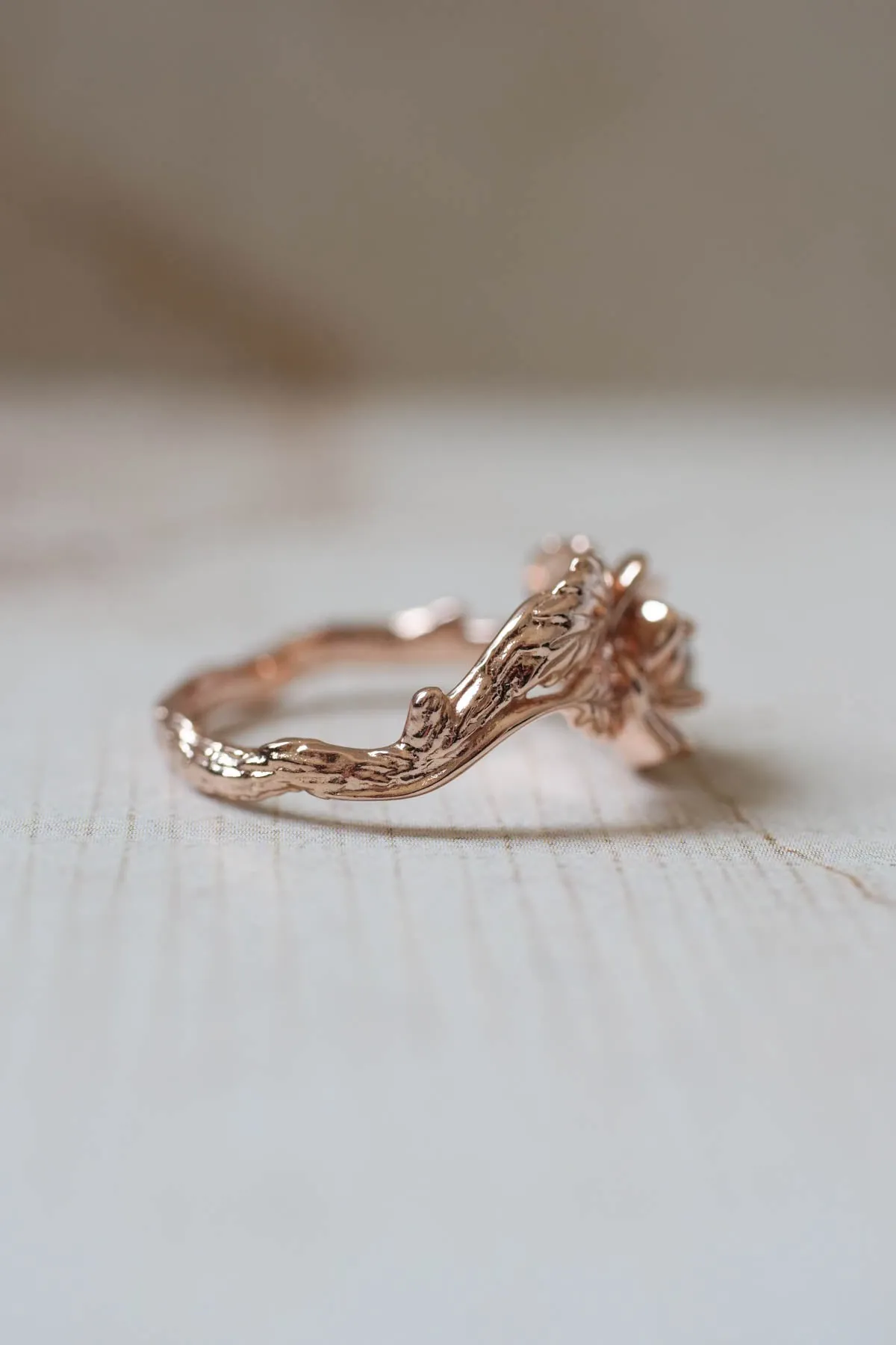Floral engagement ring in rose gold / Blooming Rose