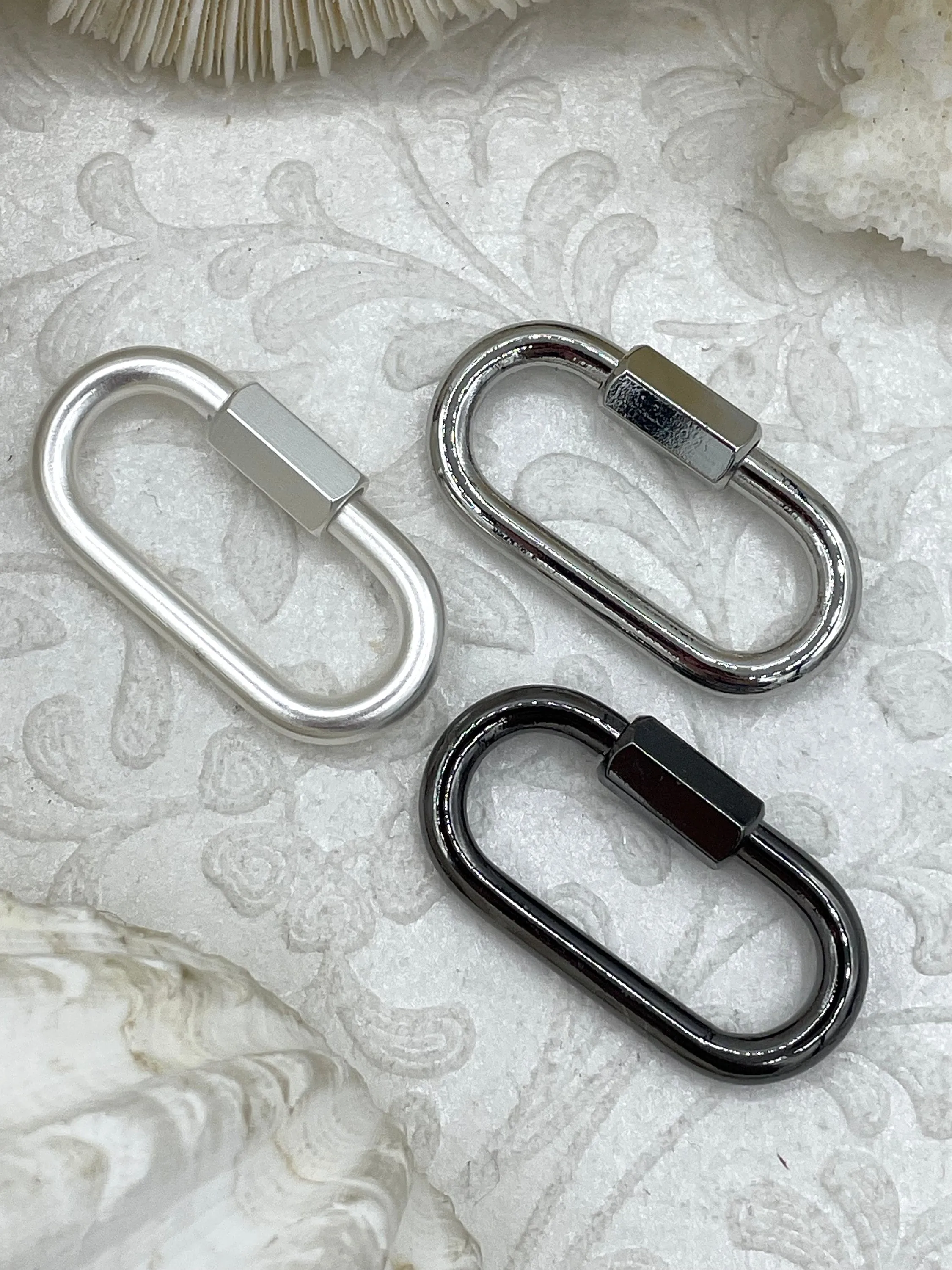 Large Oval Carabiner lock clasp. 2 Finishes, Brass Carabiner Screw Clasp, Carabiner Screw Pendant, Screw Connector Lock. Fast Ship