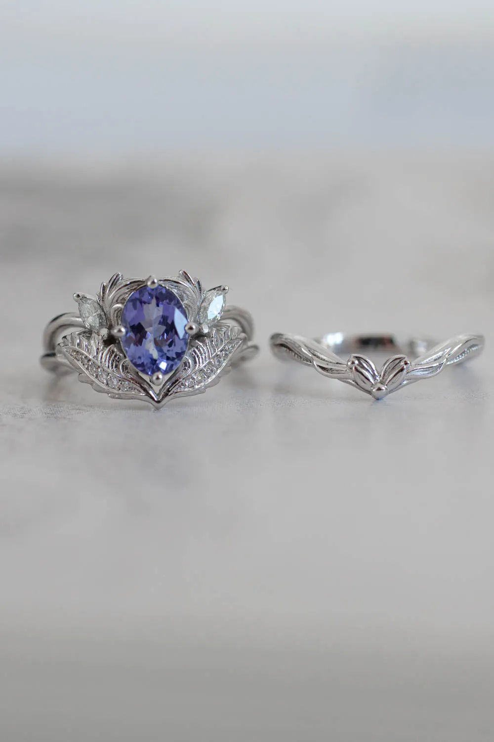 Oval tanzanite white gold ring set / Adonis
