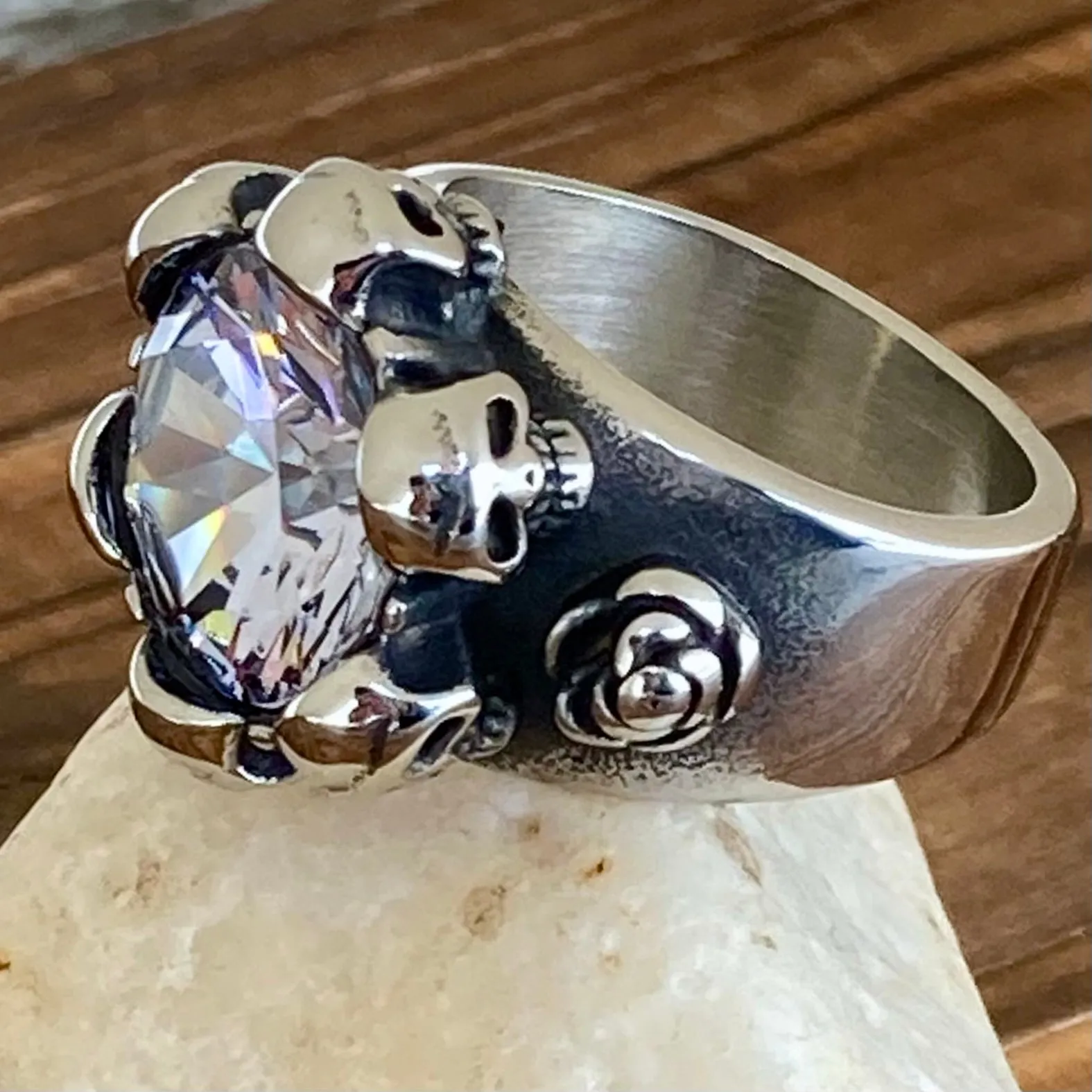 Skulls W/ White Stone - R225