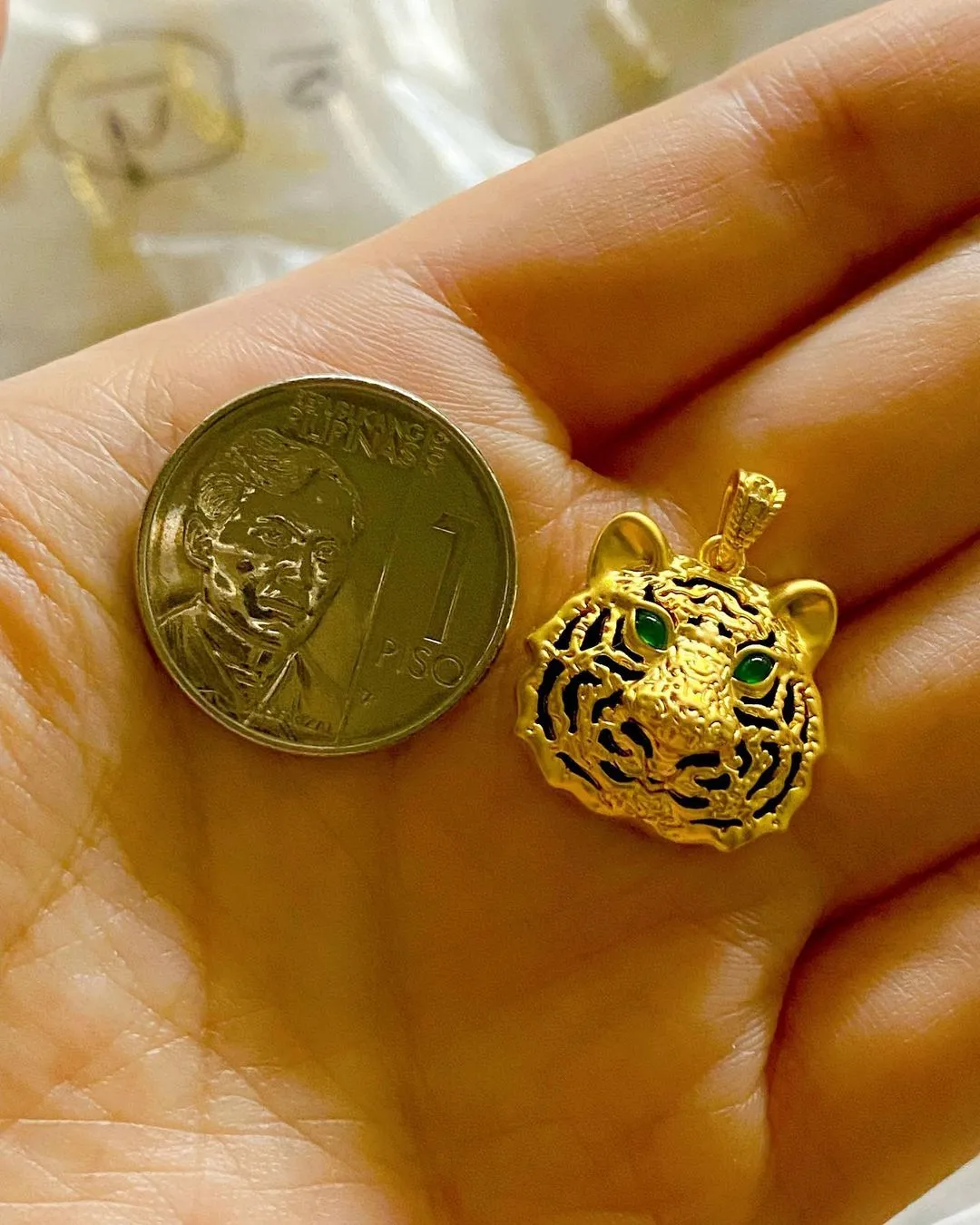 Tiger Pendant with Jade Eyes and Onyx Back 18K Gold